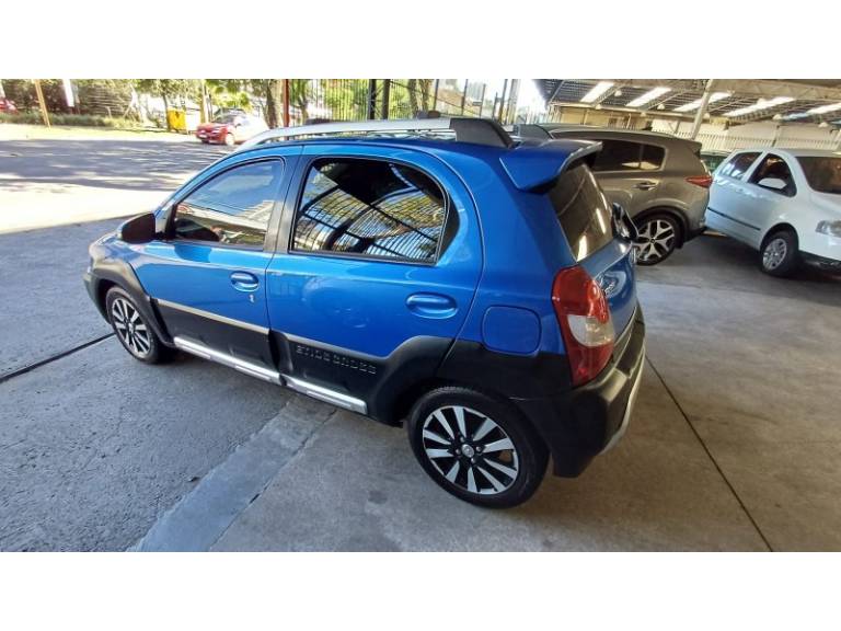 TOYOTA - ETIOS CROSS - 2014/2014 - Azul - Sob Consulta