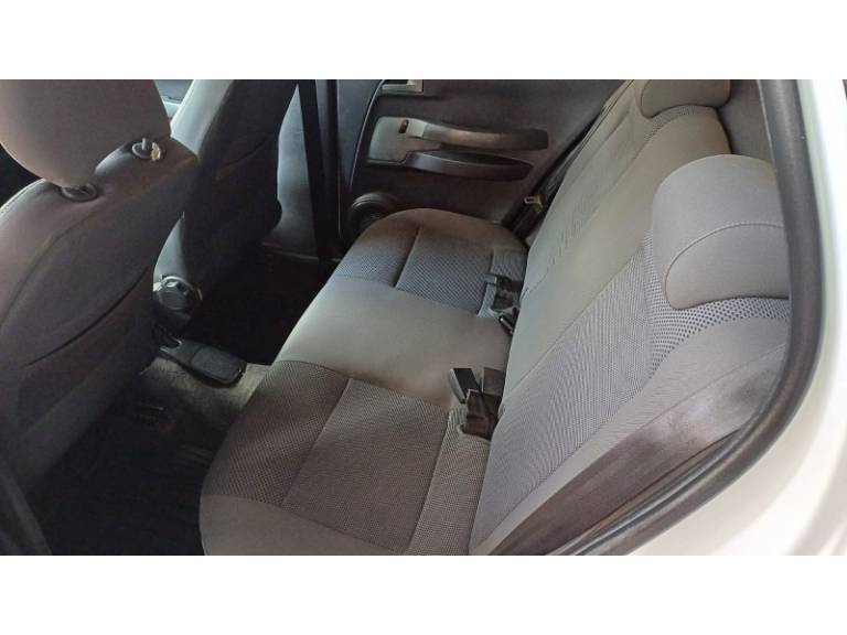 VOLKSWAGEN - FOX - 2010/2010 - Branca - R$ 29.900,00