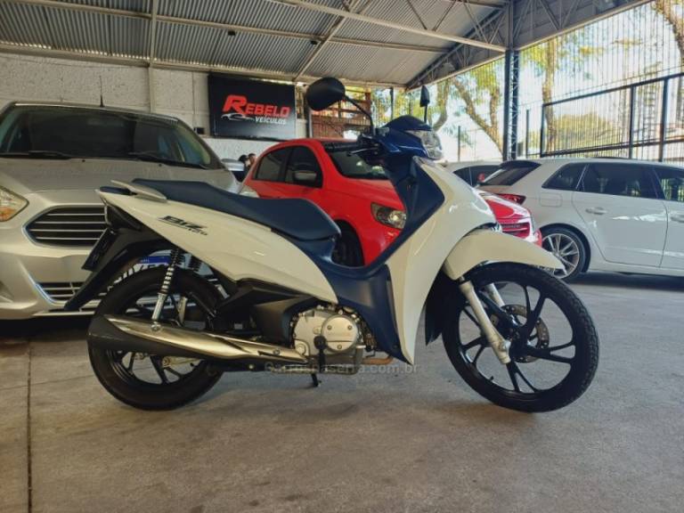 HONDA - BIZ 125 - 2023/2023 - Branca - R$ 16.900,00