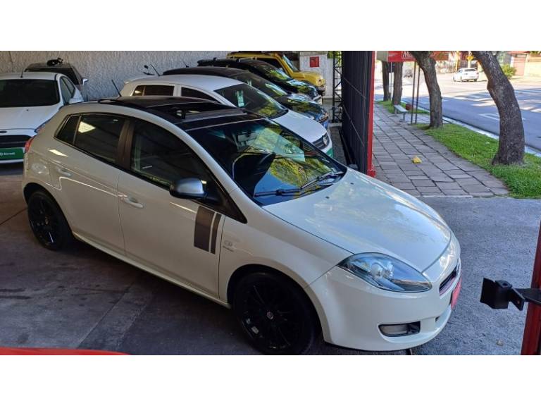 FIAT - BRAVO - 2014/2014 - Branca - R$ 44.900,00