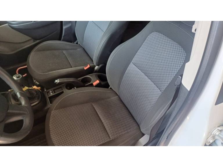 CHEVROLET - ONIX - 2019/2019 - Branca - R$ 51.900,00