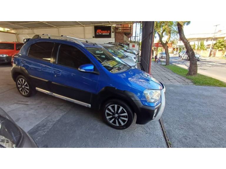 TOYOTA - ETIOS CROSS - 2014/2014 - Azul - Sob Consulta