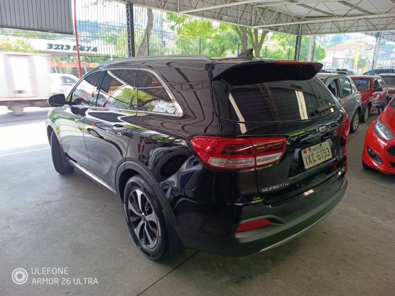 KIA MOTORS - SORENTO - 2015/2016 - Preta - R$ 105.900,00