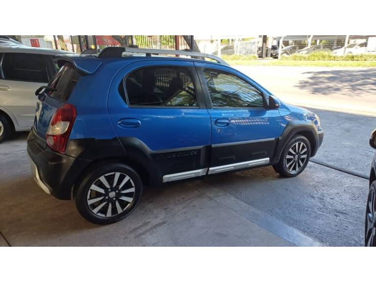 TOYOTA - ETIOS CROSS - 2014/2014 - Azul - Sob Consulta