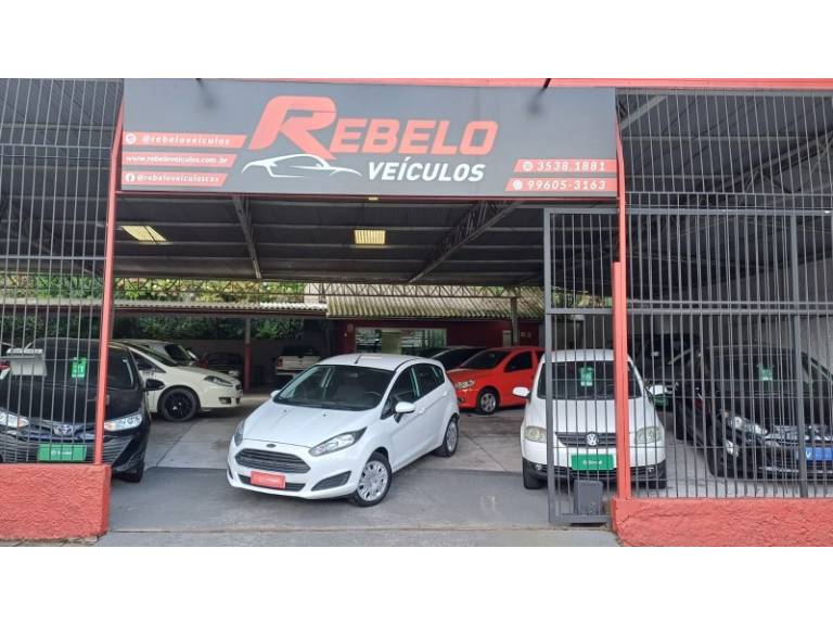FORD - FIESTA - 2015/2016 - Branca - R$ 48.900,00
