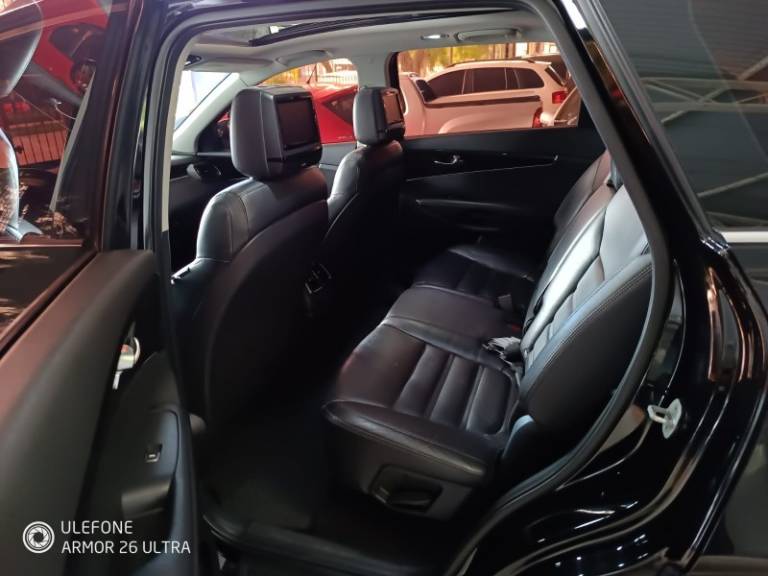 KIA MOTORS - SORENTO - 2015/2016 - Preta - R$ 105.900,00