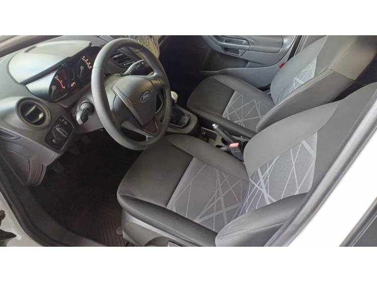 FORD - FIESTA - 2015/2016 - Branca - R$ 48.900,00