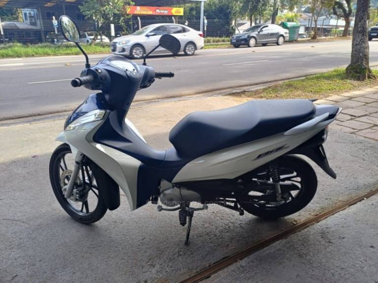 HONDA - BIZ 125 - 2023/2023 - Branca - R$ 16.900,00