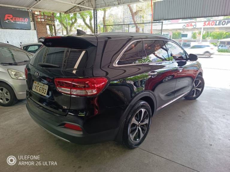 KIA MOTORS - SORENTO - 2015/2016 - Preta - R$ 105.900,00