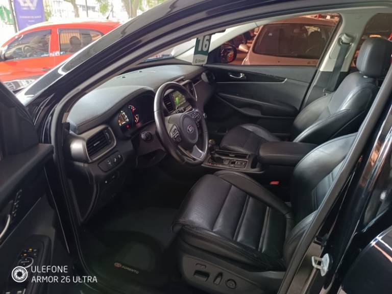 KIA MOTORS - SORENTO - 2015/2016 - Preta - R$ 105.900,00