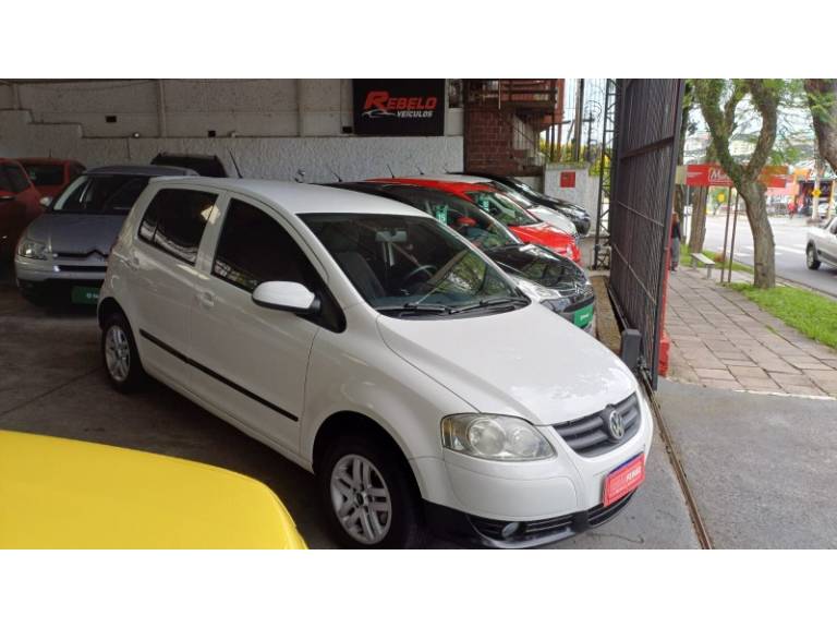 VOLKSWAGEN - FOX - 2010/2010 - Branca - R$ 29.900,00