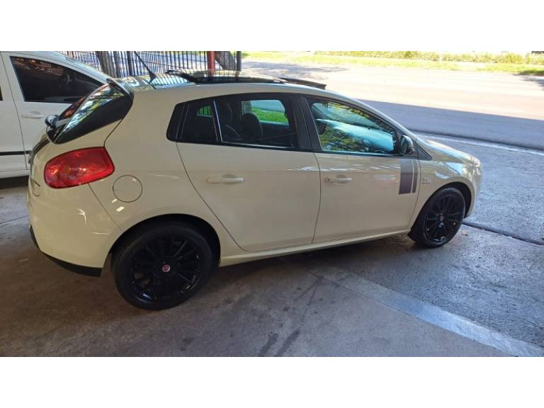 FIAT - BRAVO - 2014/2014 - Branca - R$ 44.900,00