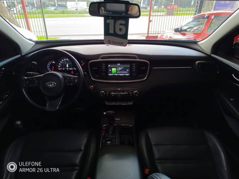 KIA MOTORS - SORENTO - 2015/2016 - Preta - R$ 105.900,00