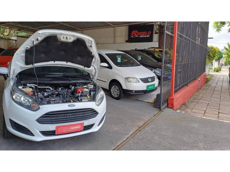 FORD - FIESTA - 2015/2016 - Branca - R$ 48.900,00