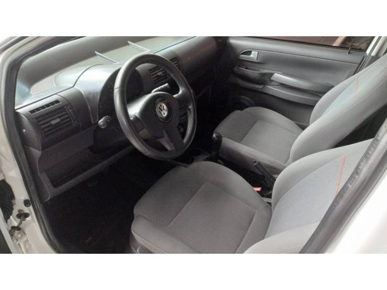 VOLKSWAGEN - FOX - 2010/2010 - Branca - R$ 29.900,00