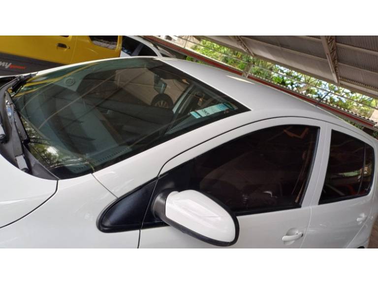 VOLKSWAGEN - FOX - 2010/2010 - Branca - R$ 29.900,00