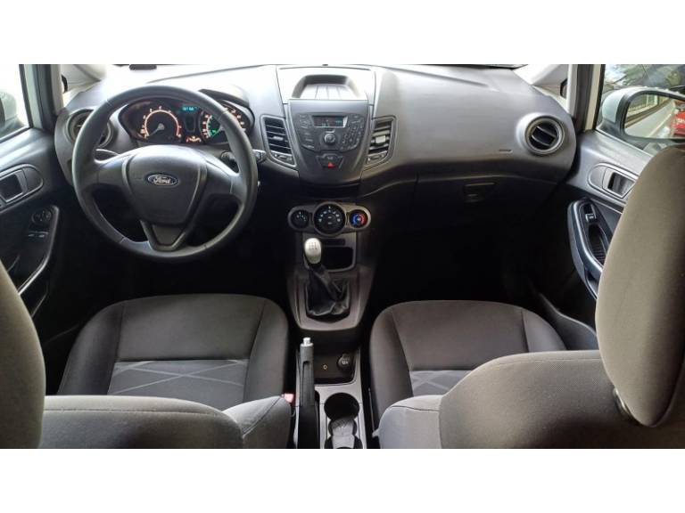 FORD - FIESTA - 2015/2016 - Branca - R$ 48.900,00