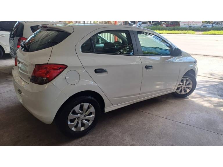 CHEVROLET - ONIX - 2019/2019 - Branca - R$ 51.900,00