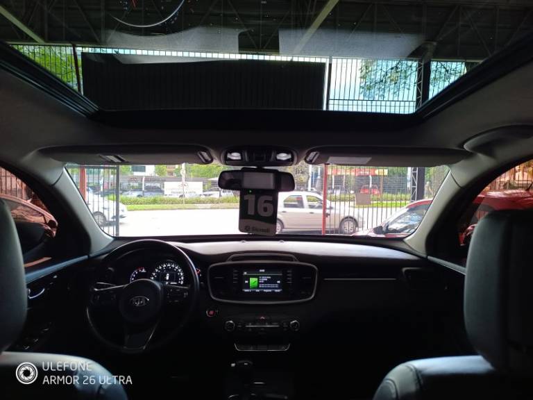 KIA MOTORS - SORENTO - 2015/2016 - Preta - R$ 105.900,00